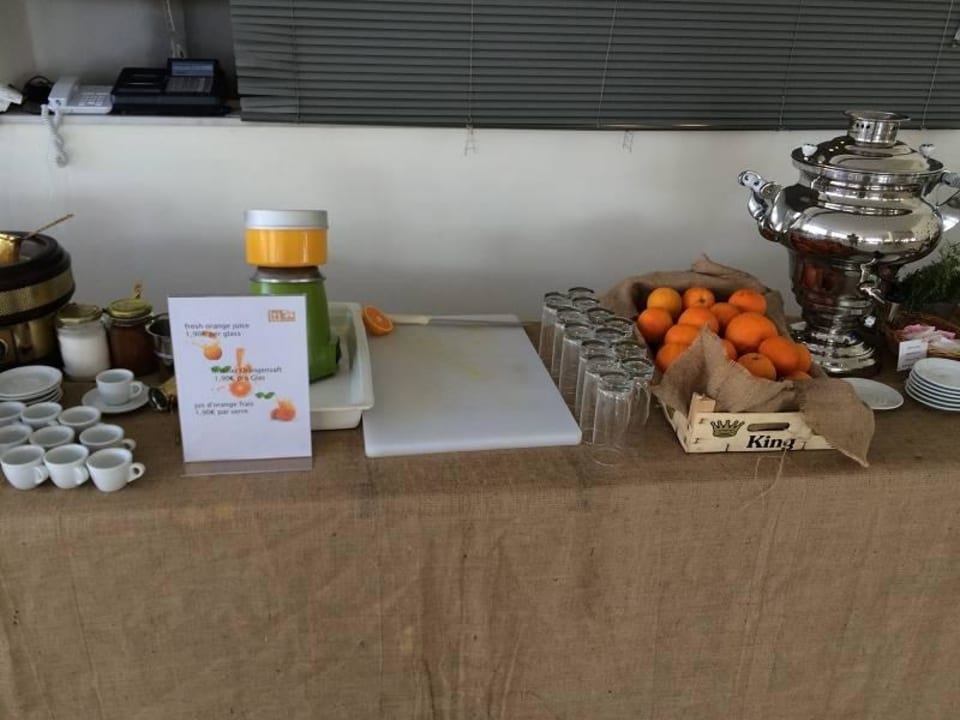 Frühstück O-Saft 1,90 Euro Asterias Beach Resort