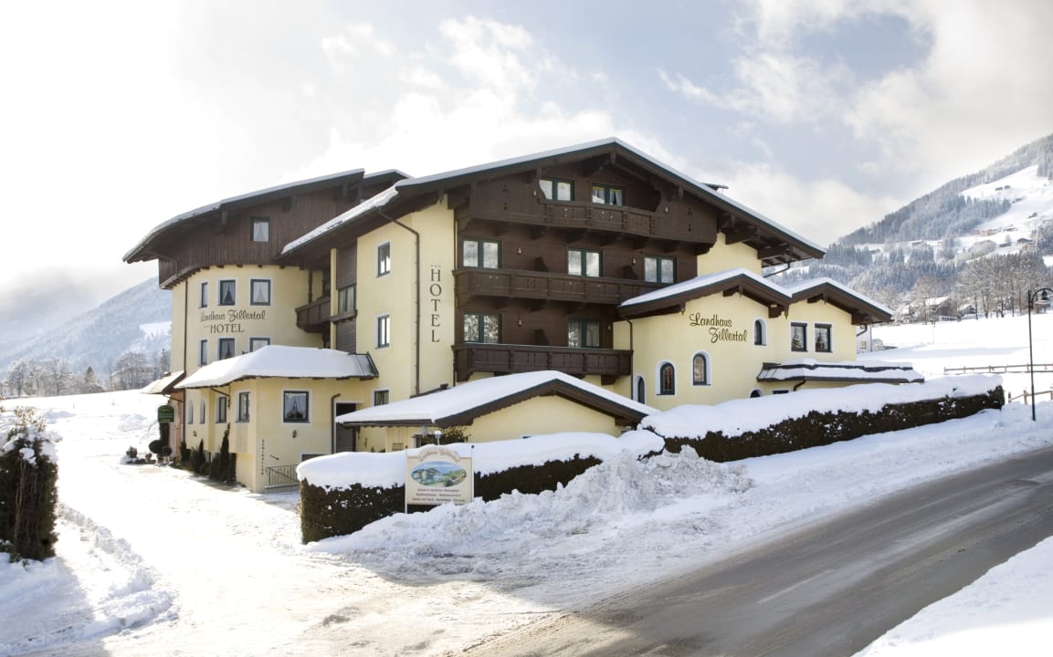 Außenansicht Hotel Landhaus Zillertal