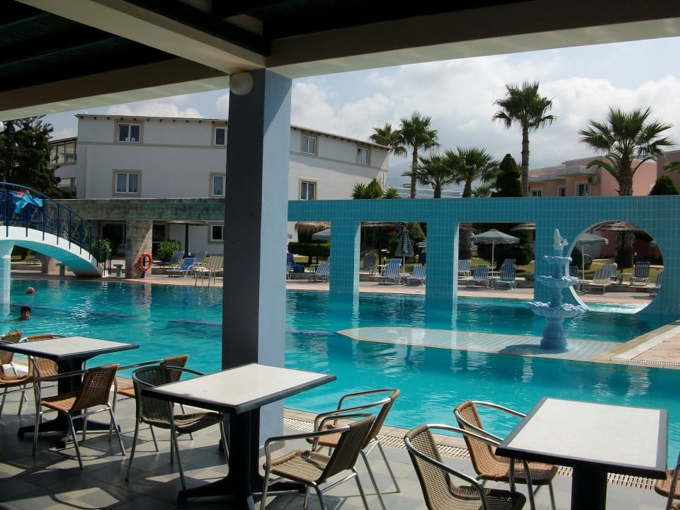 Blick von der Bar an den Pool Corali Hotel