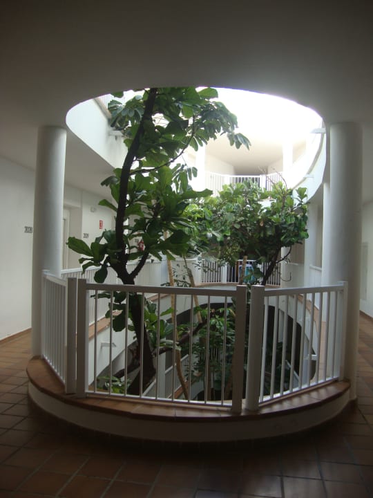 Der Flur zu den Zimmern im Haupthaus Hotel Riu Gran Canaria