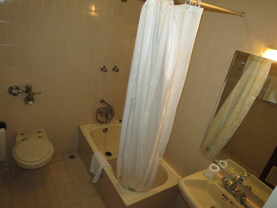 Bad des 2. Zimmer - etwas besser Hotel Manang Pvt. Ltd.