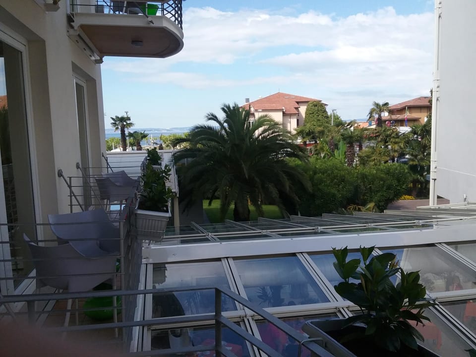 Blick vom Zimmer links Color Hotel