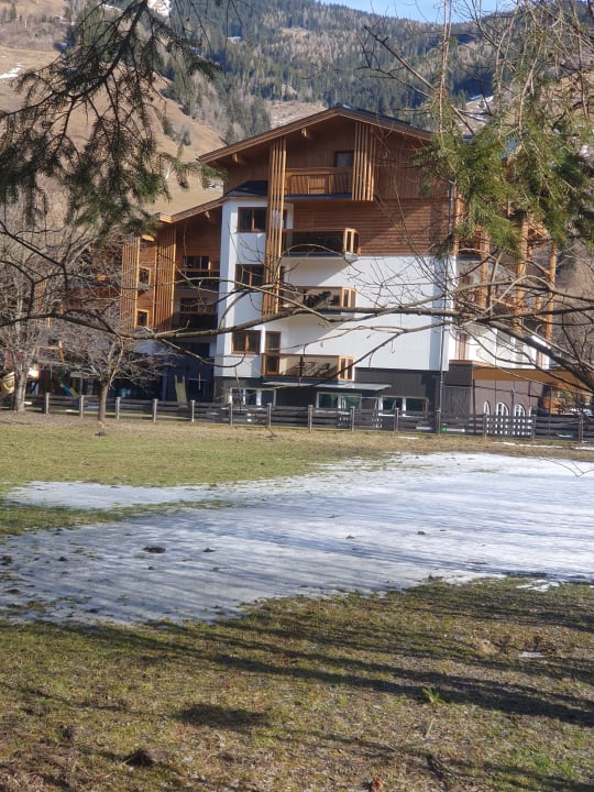 Außenansicht Hotel Alpina