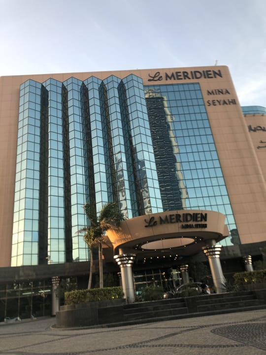 Außenansicht Le Meridien Mina Seyahi Beach Resort & Waterpark