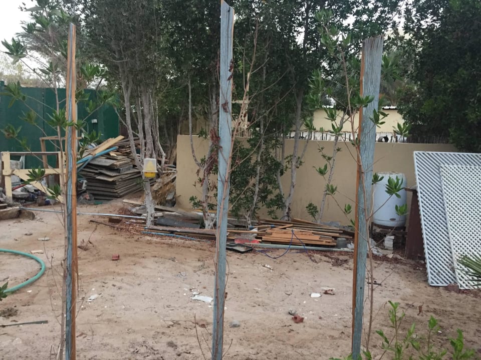 Große Müllhalde hinter den Bungalows Panorama Bungalows Resort El Gouna