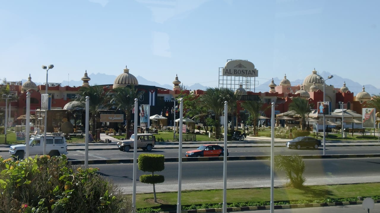 Einkaufspassage gegenüber des Hotels Pickalbatros Dana Beach Resort - Hurghada