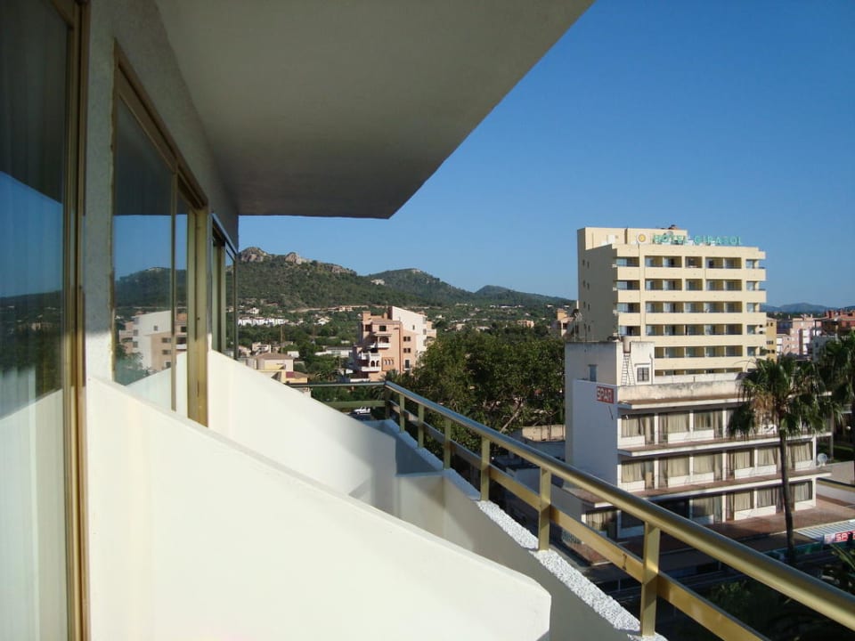 Nachbarbalkone und Balkonausblick Hotel Biniamar