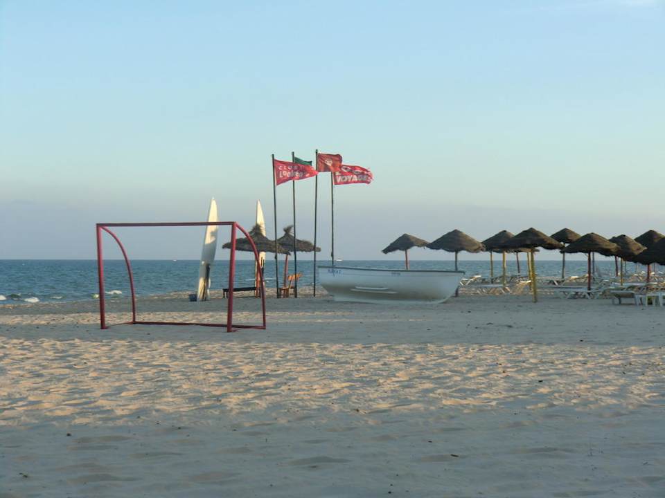 Sicht auf den Hotelstrand von der Seite  Hotel Paradis Palace