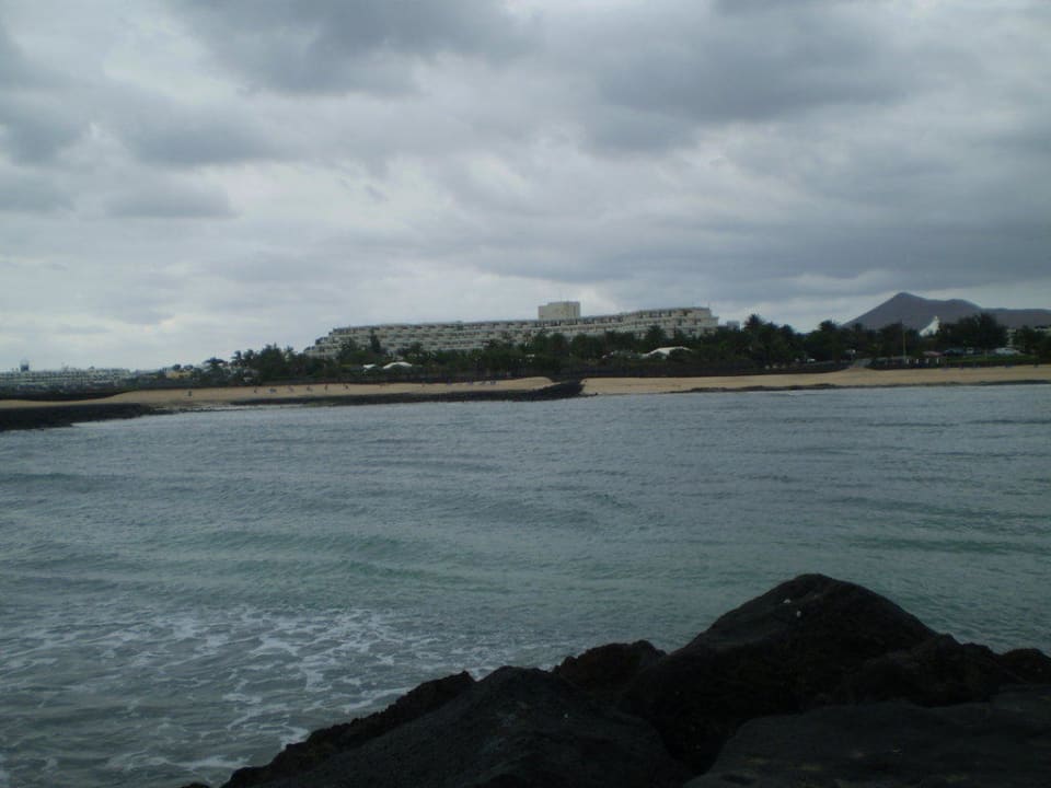 Aus der Ferne sieht es gewaltig aus Paradisus by Meliá Salinas Lanzarote