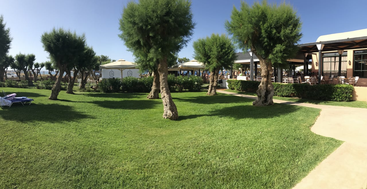 Gartenanlage Anissa Beach & Village