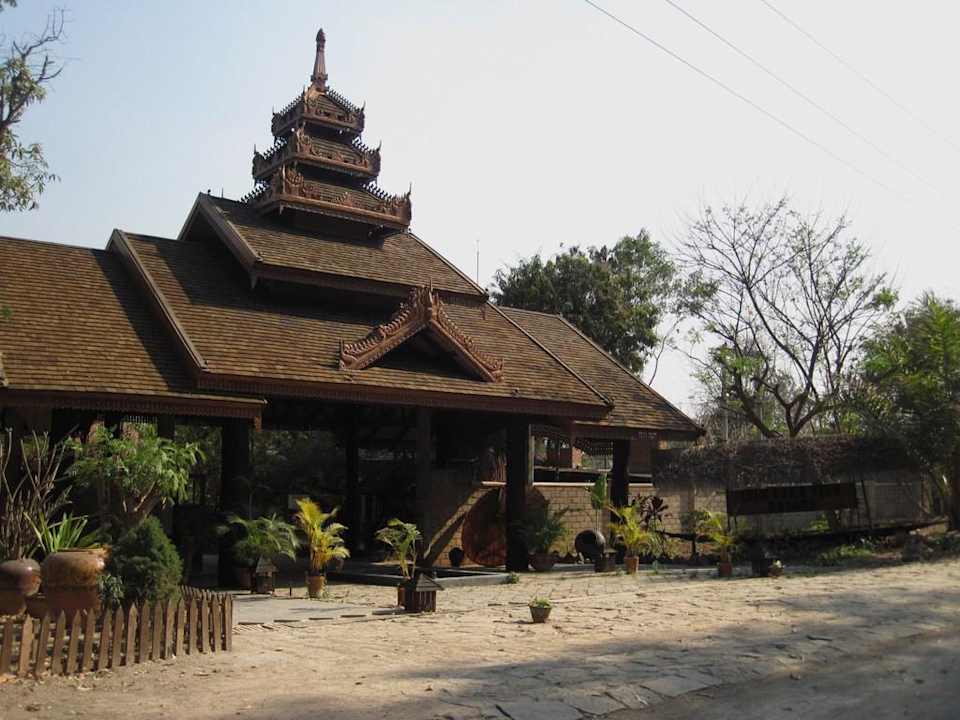 Hoteleingang Hotel Inle Lake View Resort
