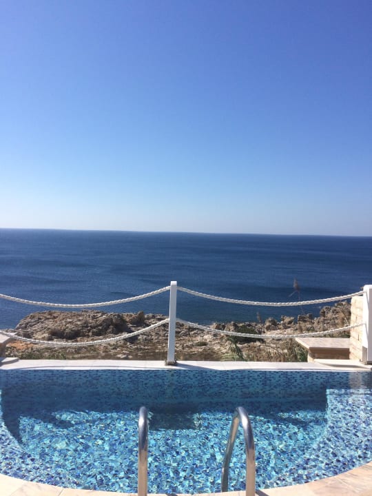 Kleiner Seitenpool Hotel Kalithea Horizon Royal