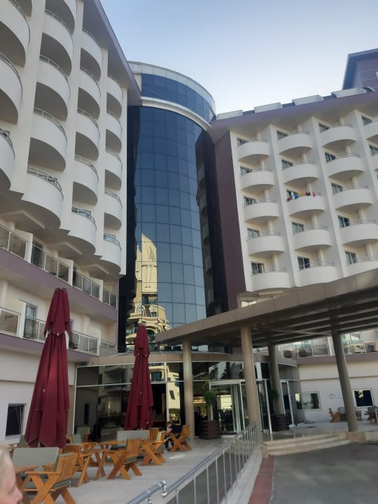 Außenansicht Saturn Palace Resort Hotel