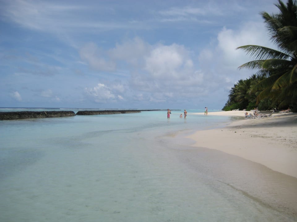 Strand vor der Deluxe Beach Villa Kuramathi Maldives