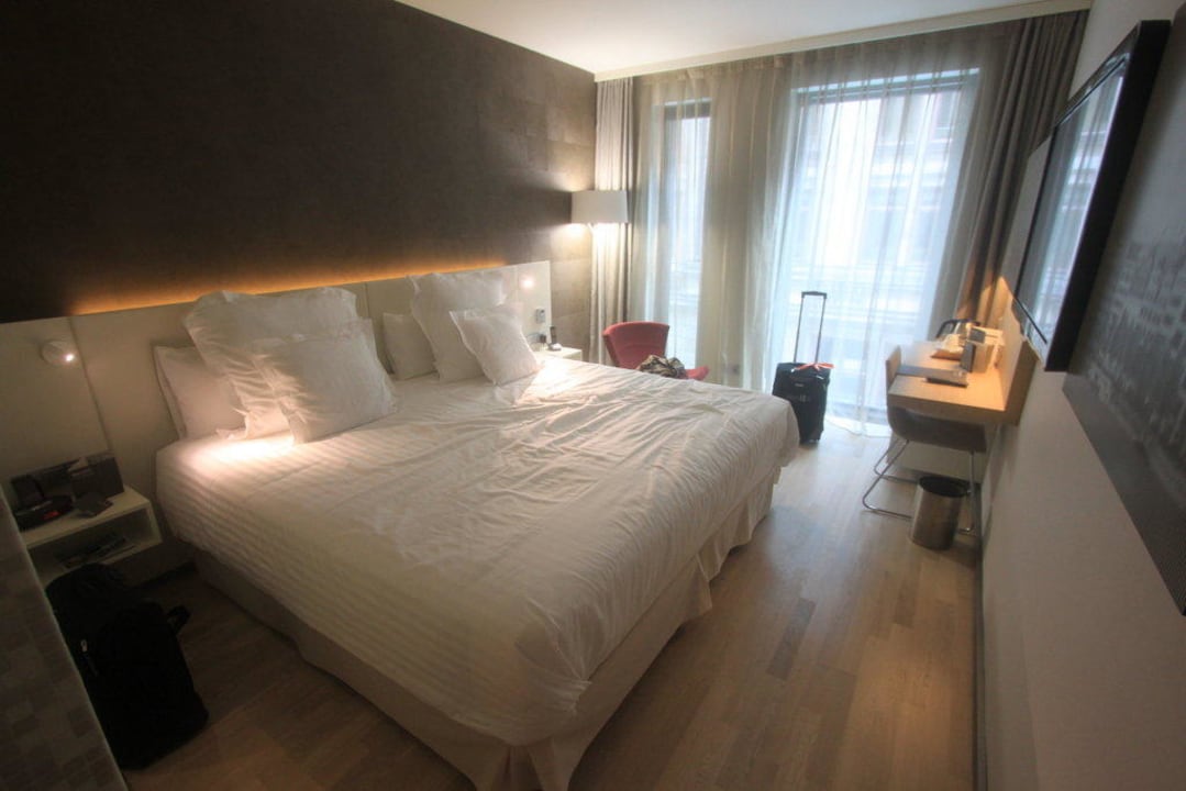 Sehr großes Bett Barceló Hamburg