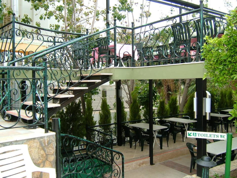 Sitzflächen im Restaurant Hotel Gardenia Beach