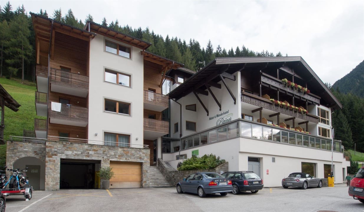 Hotel von außen Naturhotel Rainer