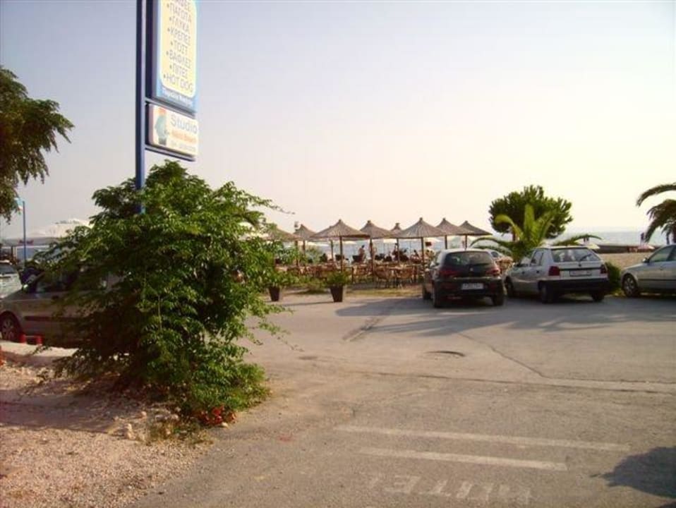Promenade, Strand-Cafe und Strand Studios Nikiti Beach