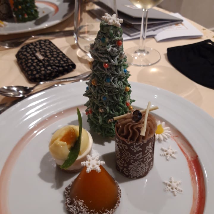 Gastro Acanthus Cennet Barut Collection