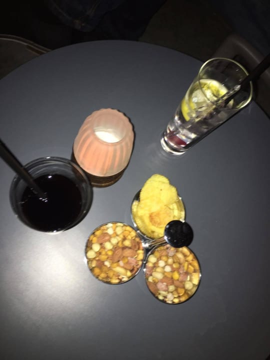 Knabberei Acanthus Cennet Barut Collection