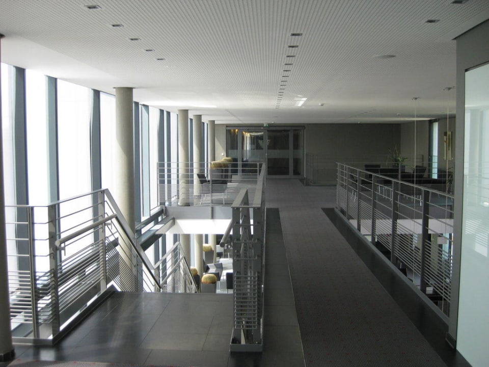 Flur zu den Zimmern Vienna House Easy by Wyndham Stuttgart