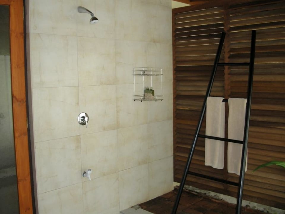 Dusche Beach Bungalow Kuredu Island Kuredu Island Resort & Spa