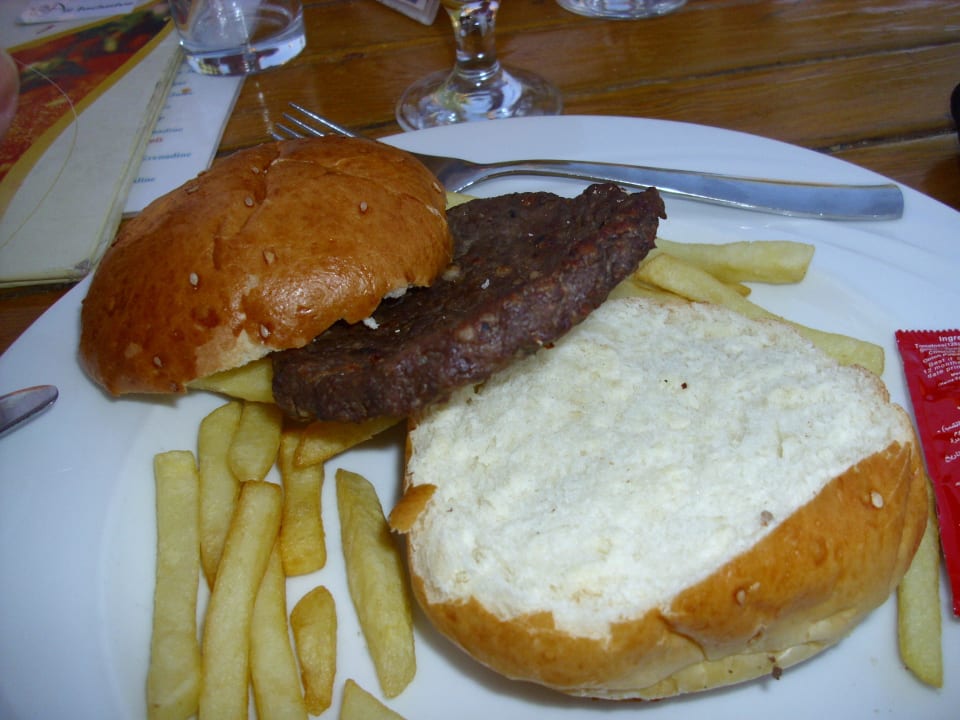 Der arme Burger!!! The Grand Resort