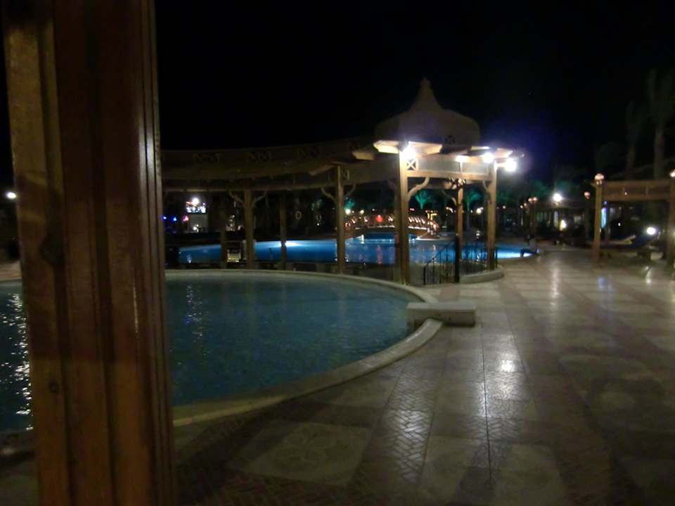 Pool bei Nacht Riviera Aqua Park Resort