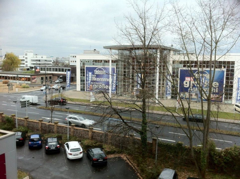 Blick vom Zimmer auf die Hauptstrasse Mercure Hotel Köln West
