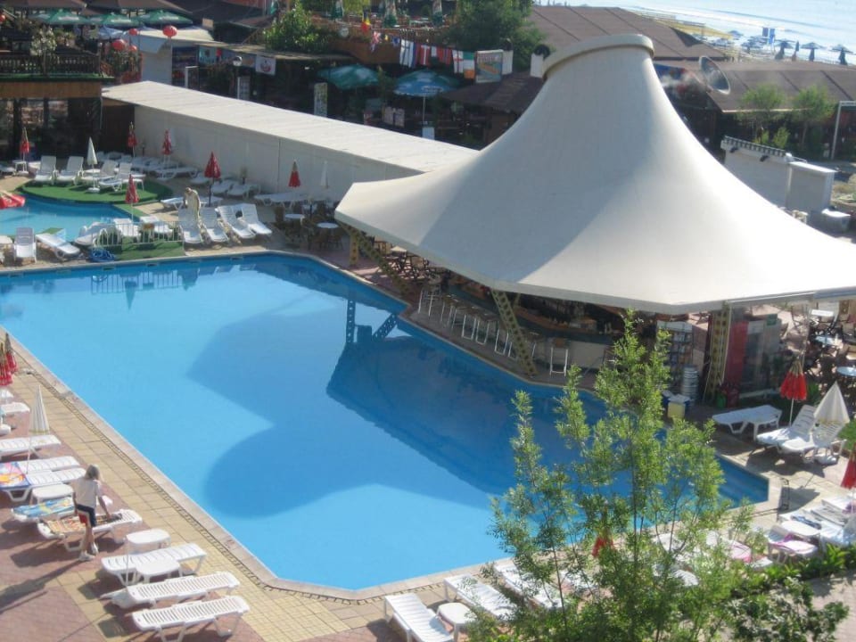 Hauseigene Bar, die 24h geöffnet ist Hotel Glarus Beach