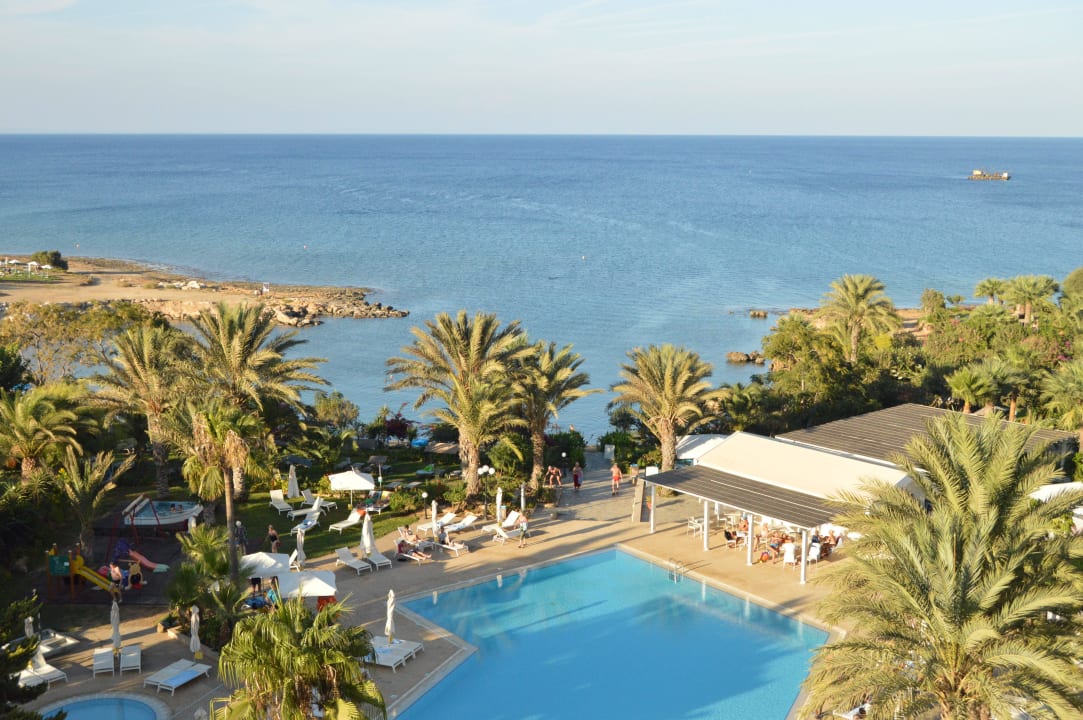 Swimming pool Crystal Springs Beach Hotel