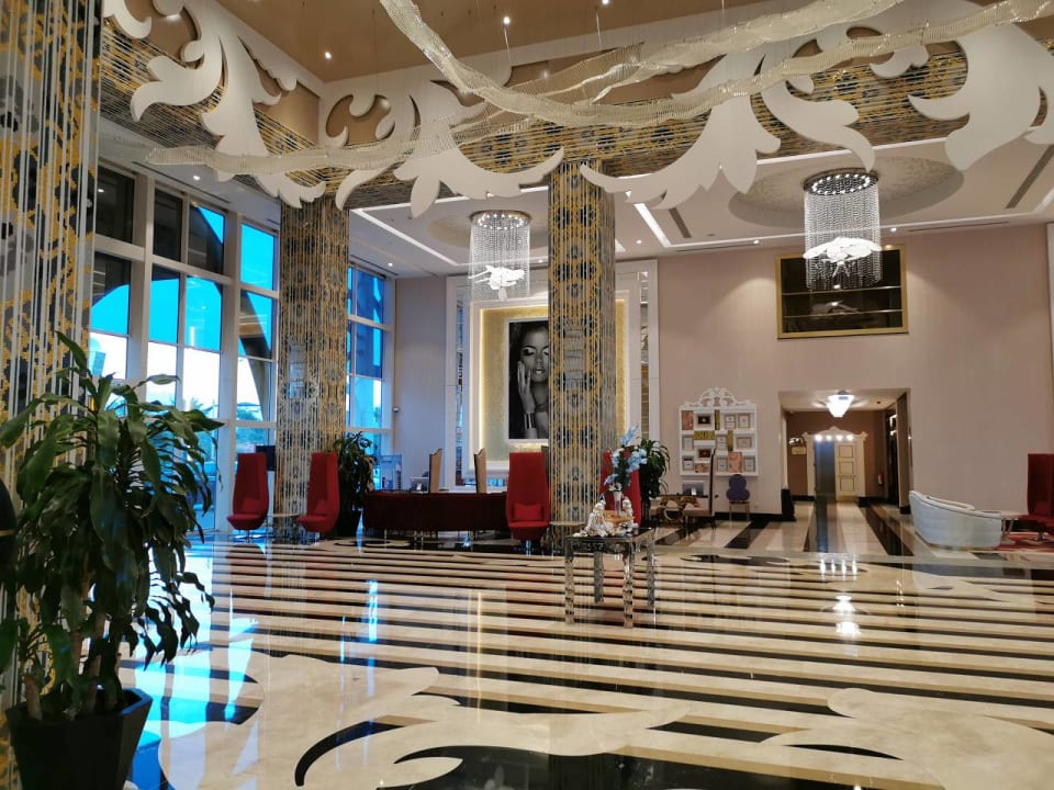 Lobby Azura Deluxe Resort & Spa Hotel
