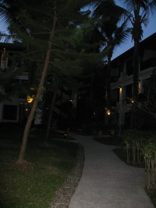 Gartenwege La Flora Khao Lak