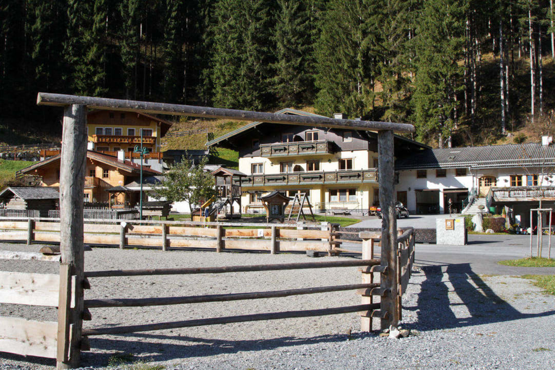 Aussenansicht Feriendorf Holzleb'n