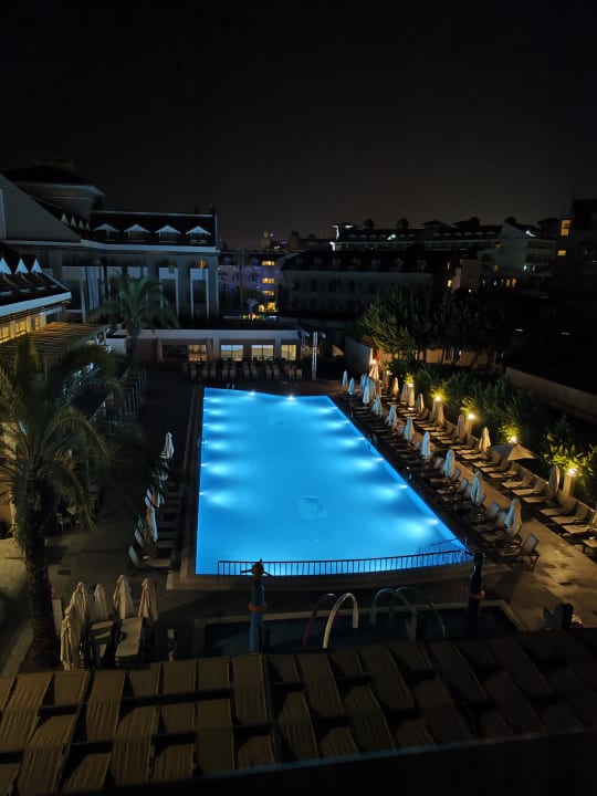 Pool Side Story Resort & Spa