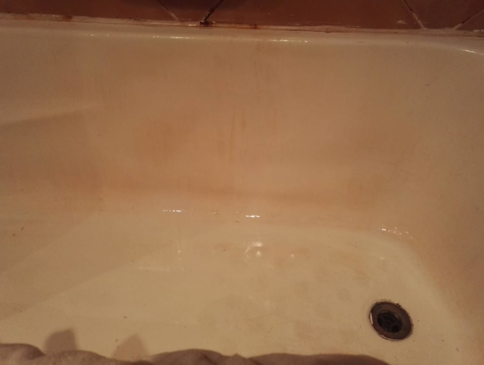 Verdreckte Badewanne Grand Makadi