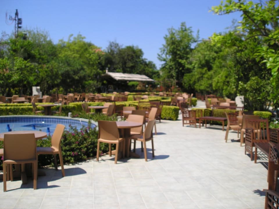 Cleopatrabar Can Garden Beach