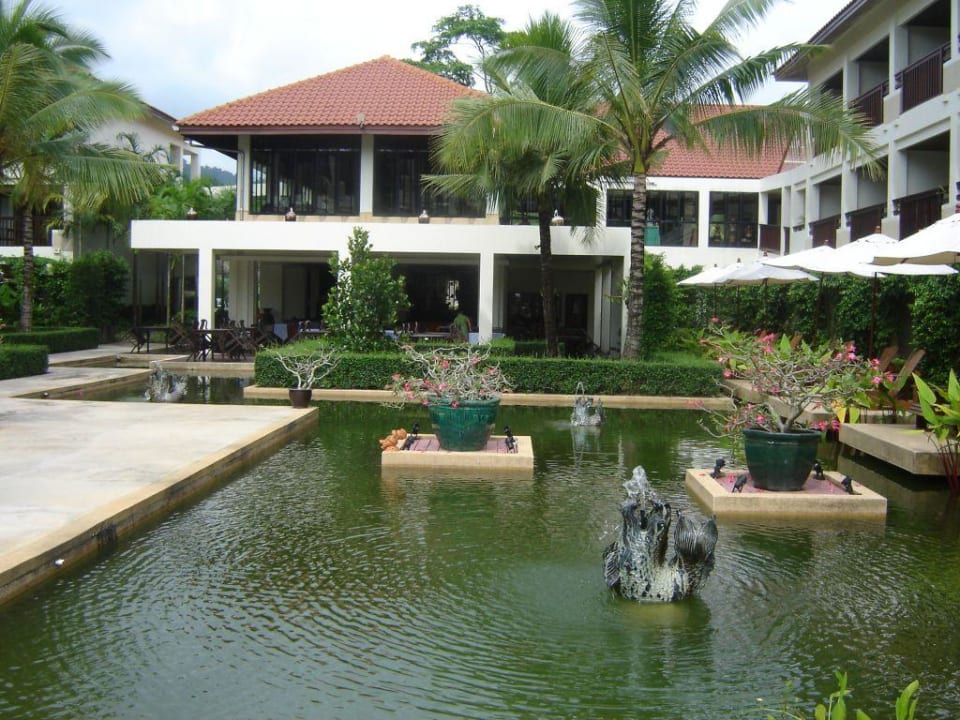 Frühstücksraum und Restaurant von vorne The Briza Beach Resort Khaolak