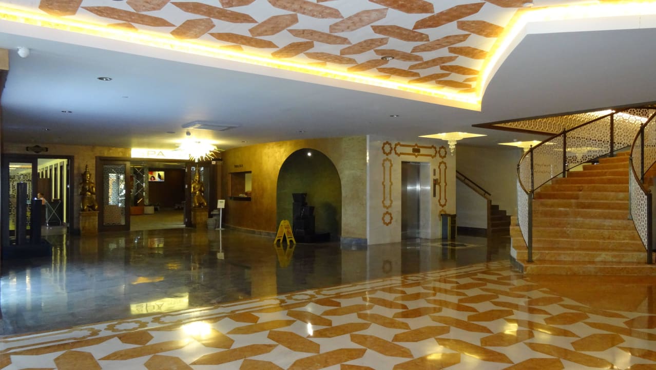 Flur Royal Taj Mahal Hotel