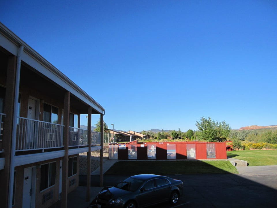 Pool rechts daneben Whirlpool Capitol Reef Resort
