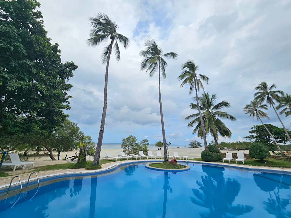 Pool Microtel Inn & Suites by Wyndham Puerto Princesa