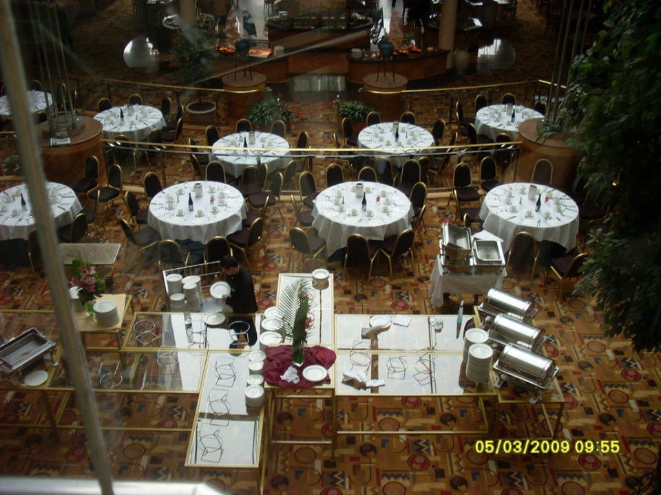 Restaurant von oben Hilton Paris Charles de Gaulle Airport