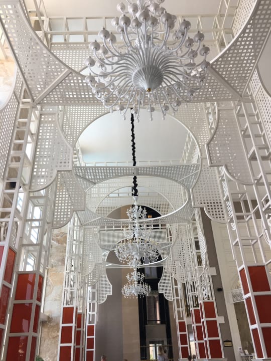 Lobby Well Palace Side