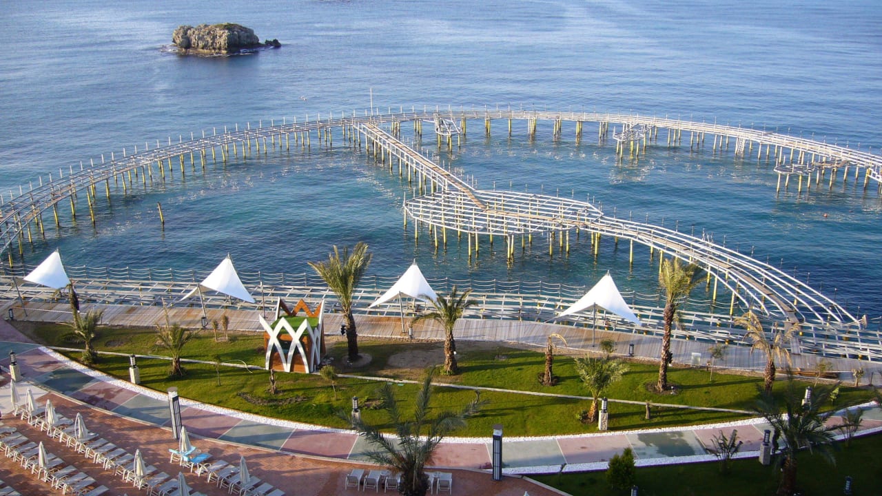 Pier in het voorseizoen Granada Luxury Okurcalar
