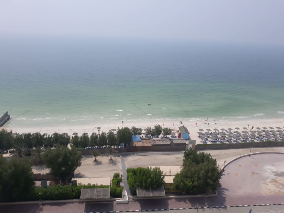Ausblick Ramada by Wyndham Beach Hotel Ajman