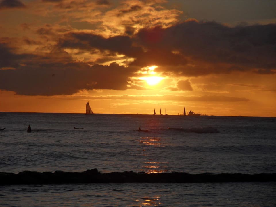 Waikiki Beach Alohilani Resort Waikiki Beach