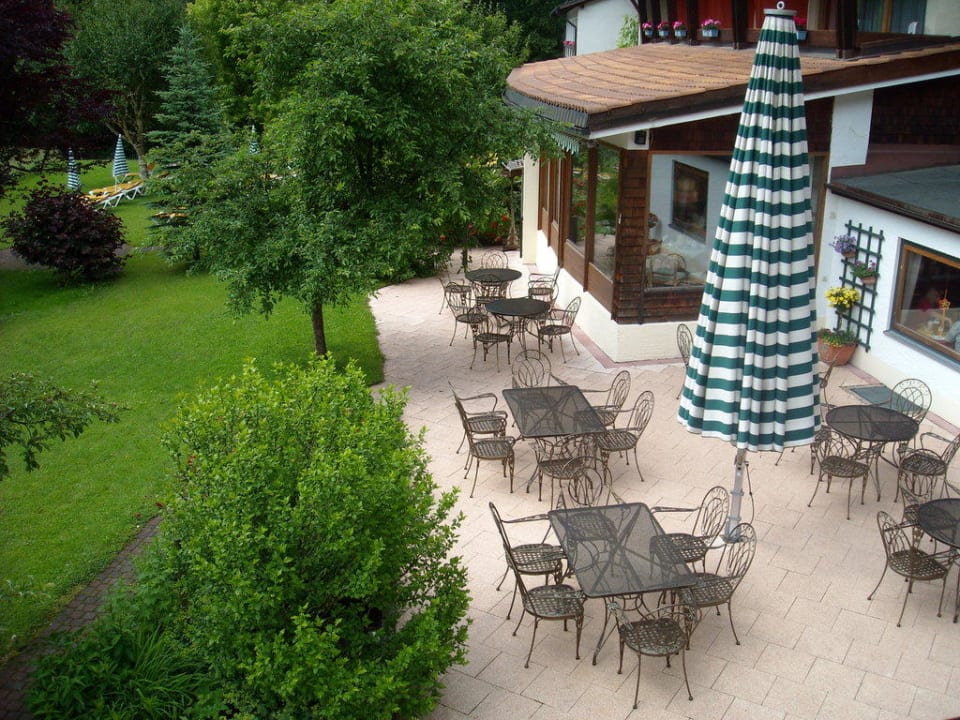 Gartenterrasse Alm- & Wellnesshotel Alpenhof