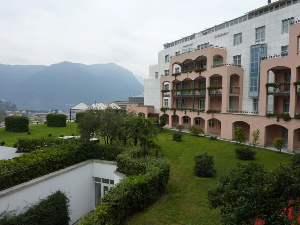 Nach rechts Villa Sassa