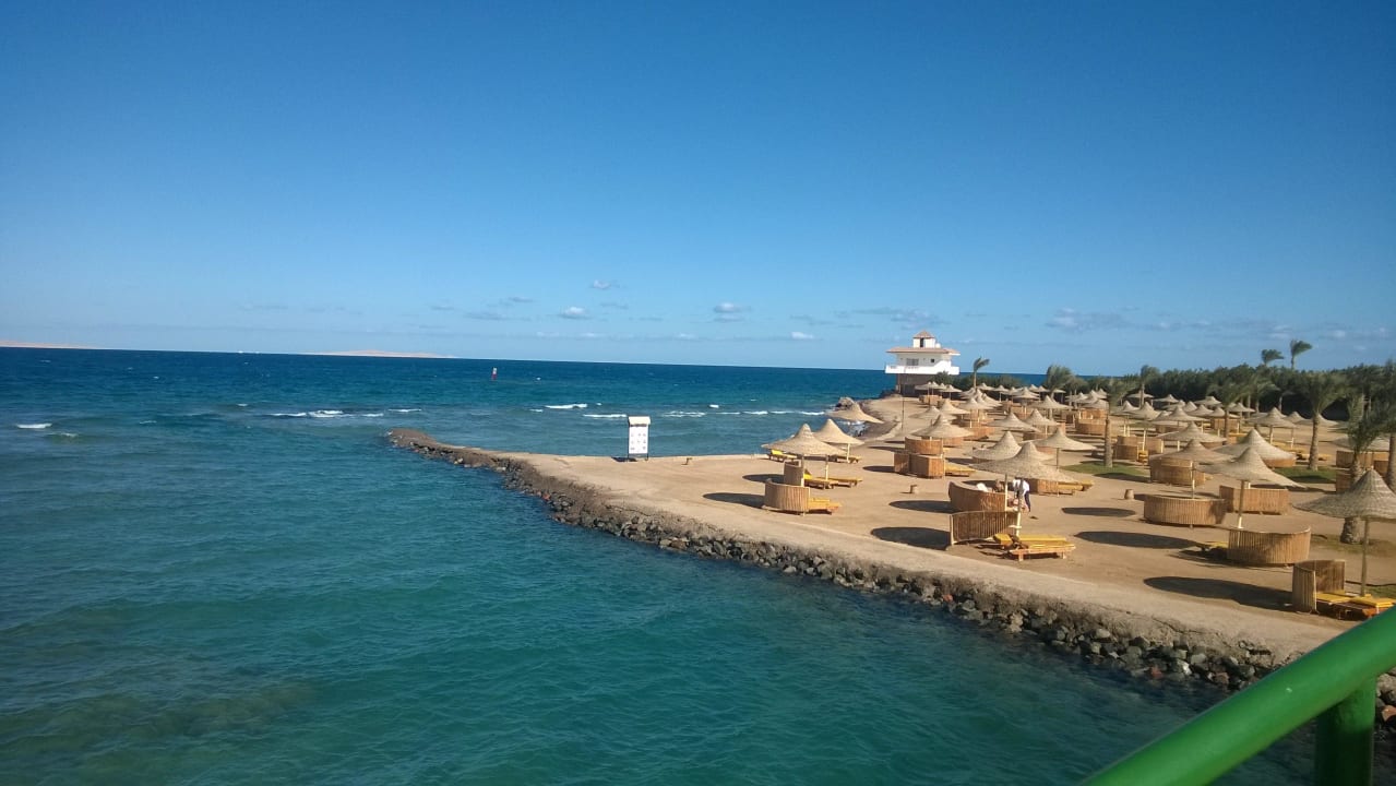 Пляж Desert Rose