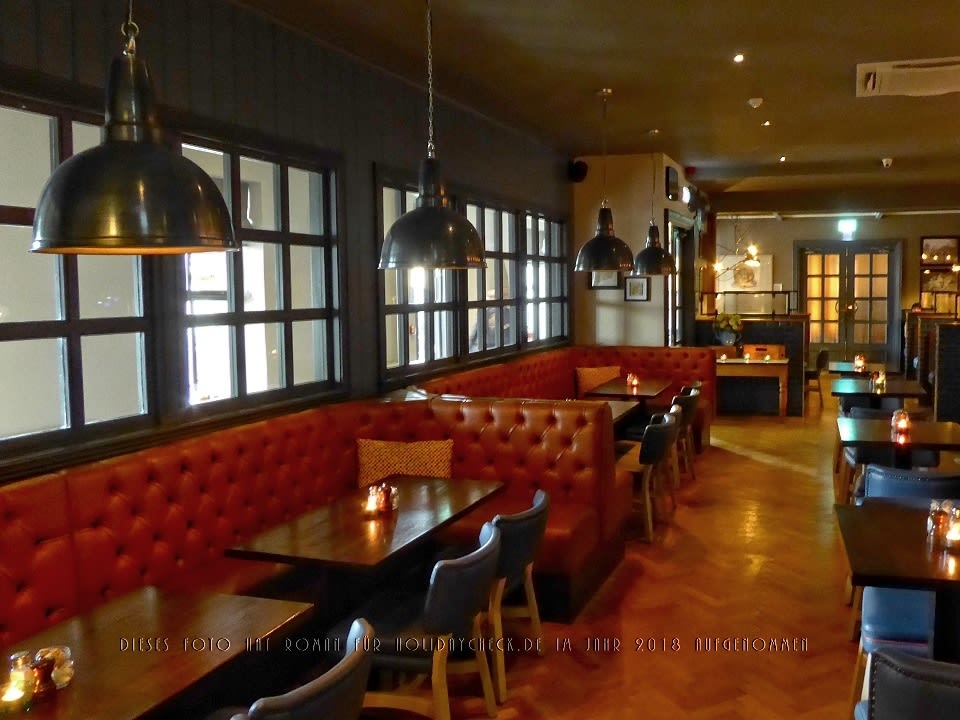 Der Sitzbereich der Bar. The Ashe Hotel